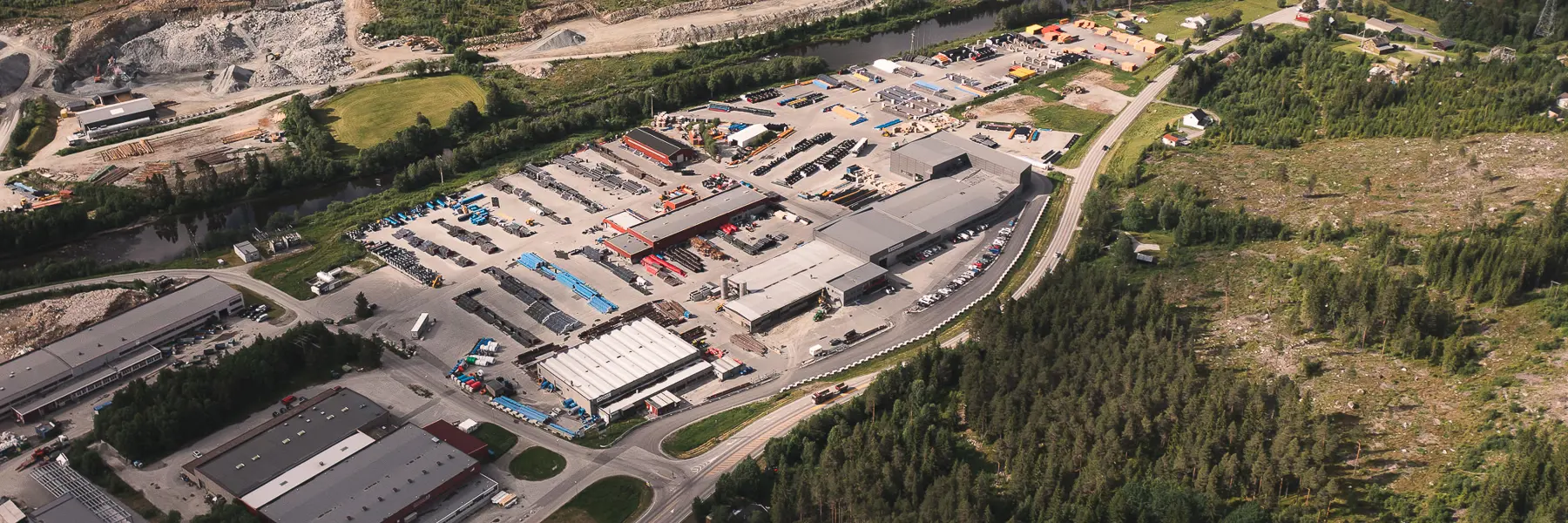 Dronefoto av Kleivi næringspark på sommeren